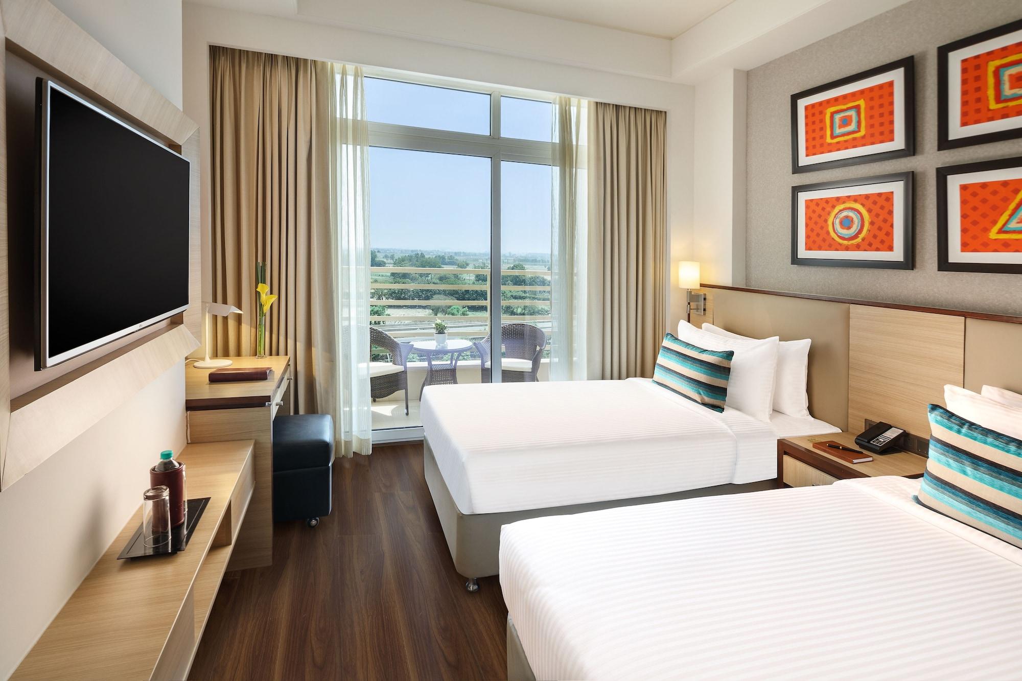 Sandal Suites By Lemon Tree Hotels Noida Exteriér fotografie