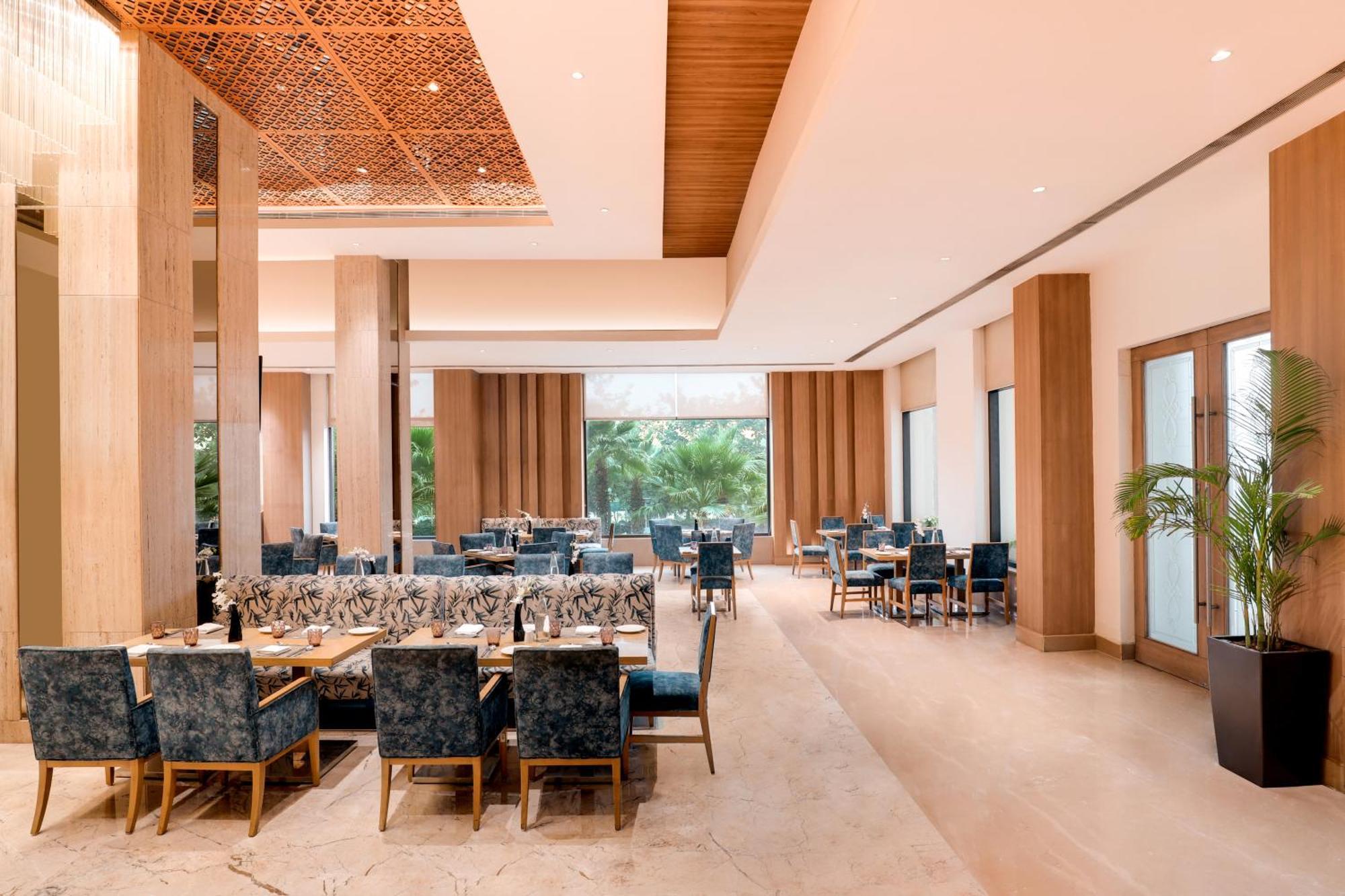 Sandal Suites By Lemon Tree Hotels Noida Exteriér fotografie