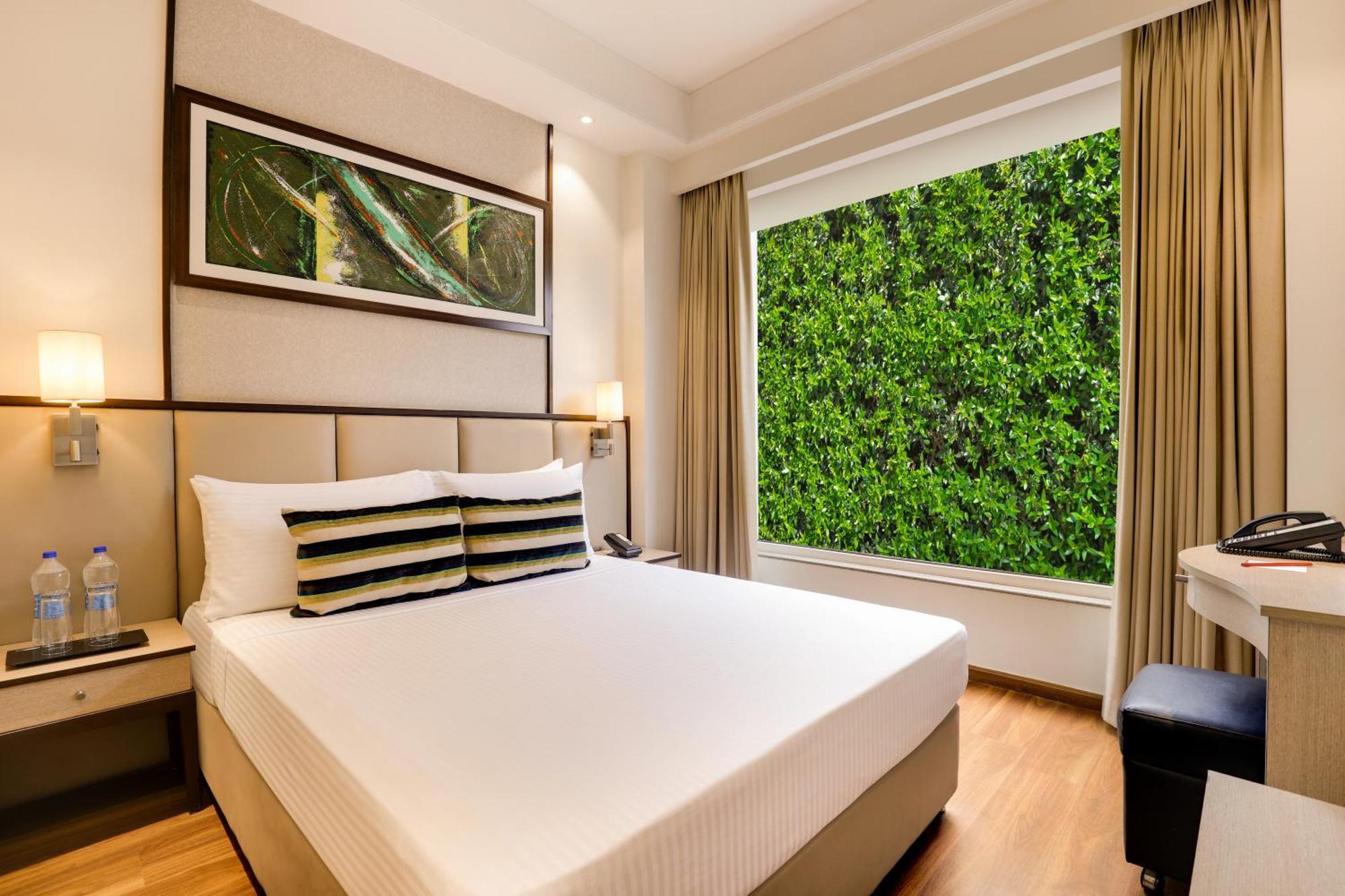 Sandal Suites By Lemon Tree Hotels Noida Exteriér fotografie