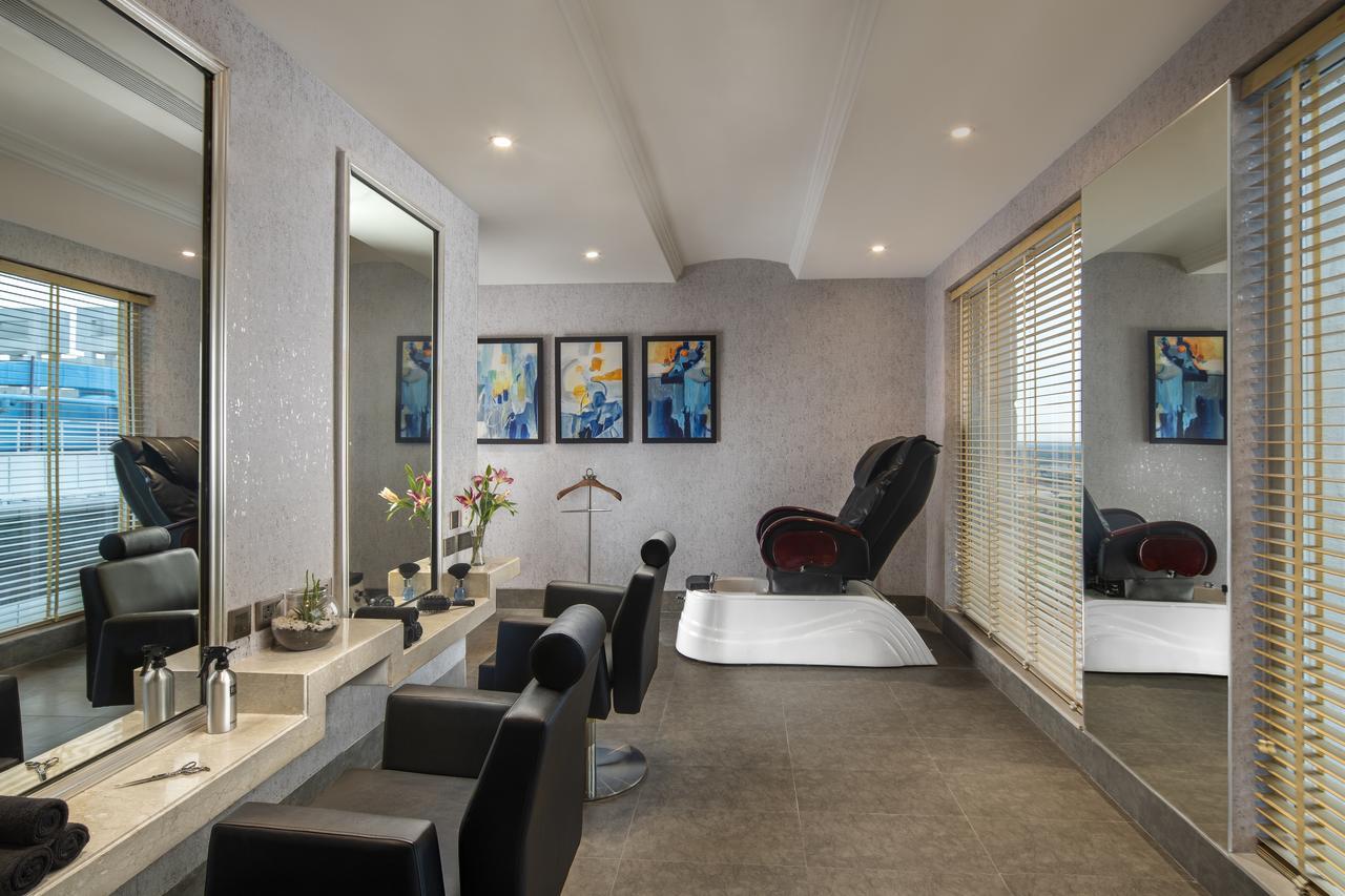 Sandal Suites By Lemon Tree Hotels Noida Exteriér fotografie