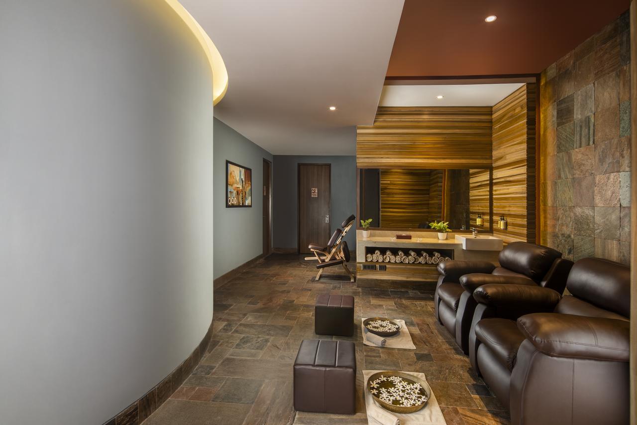 Sandal Suites By Lemon Tree Hotels Noida Exteriér fotografie