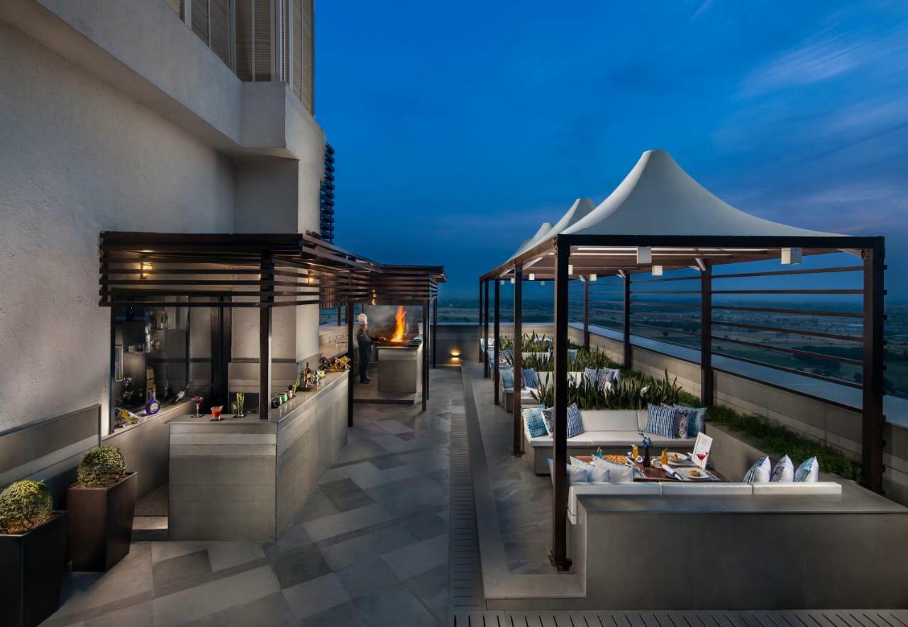 Sandal Suites By Lemon Tree Hotels Noida Exteriér fotografie