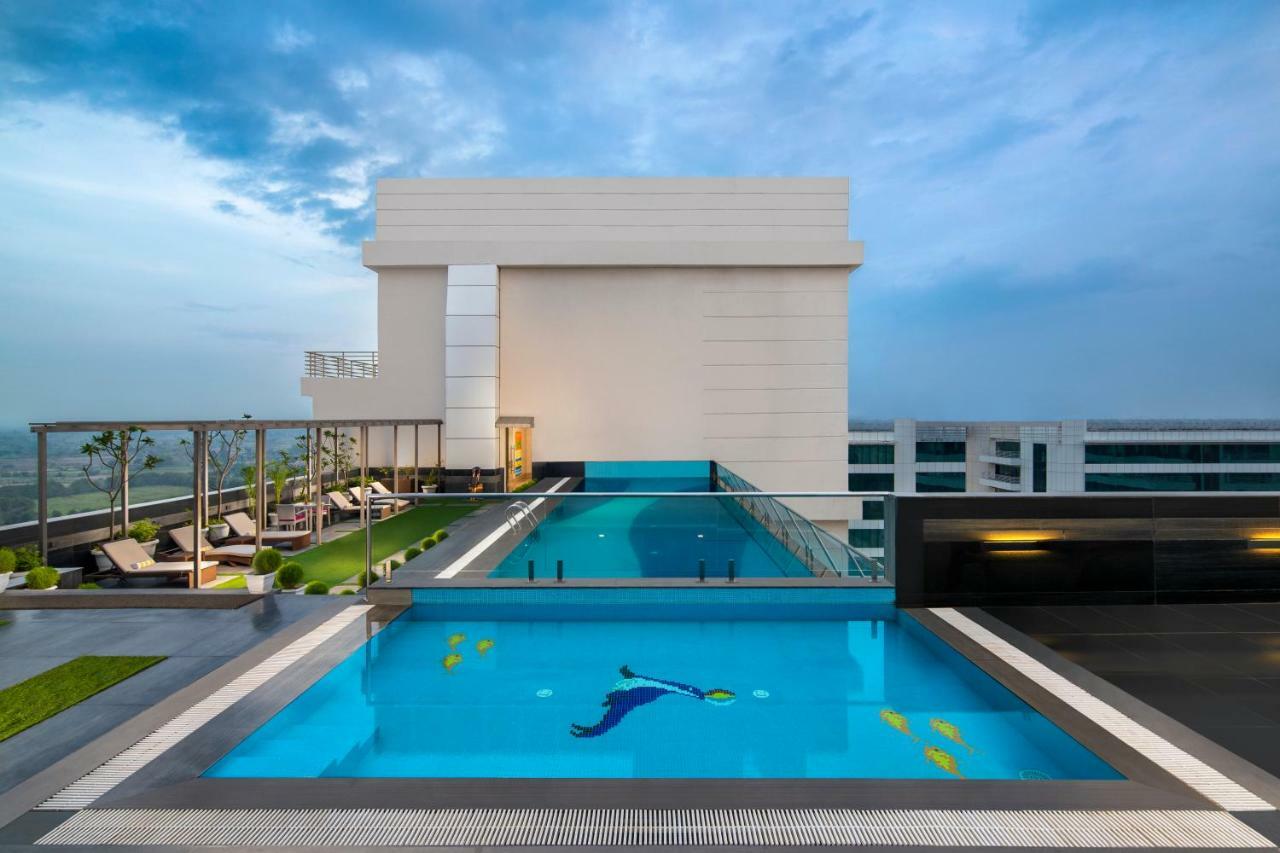 Sandal Suites By Lemon Tree Hotels Noida Exteriér fotografie